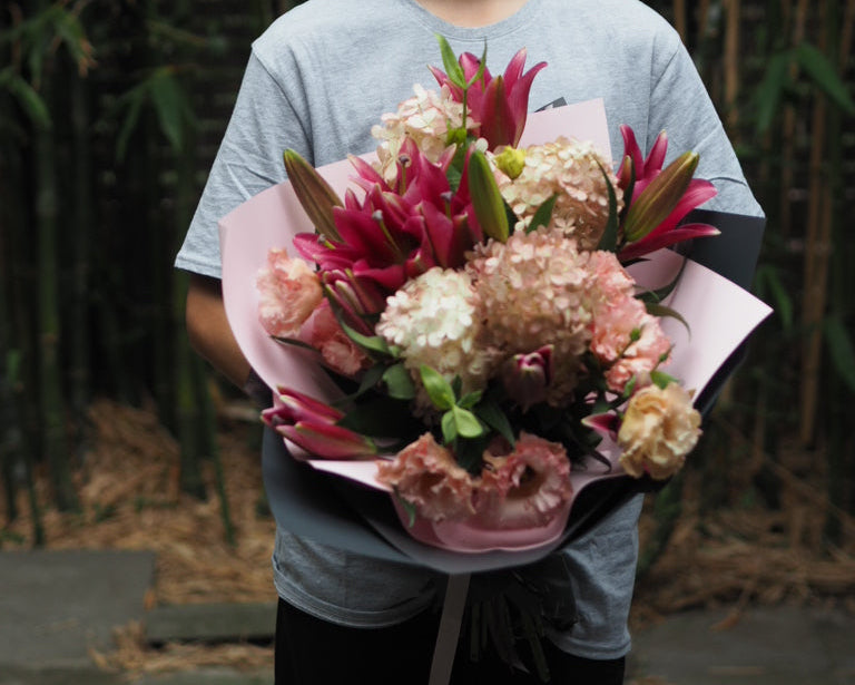 Hydrangea & Lily Delight